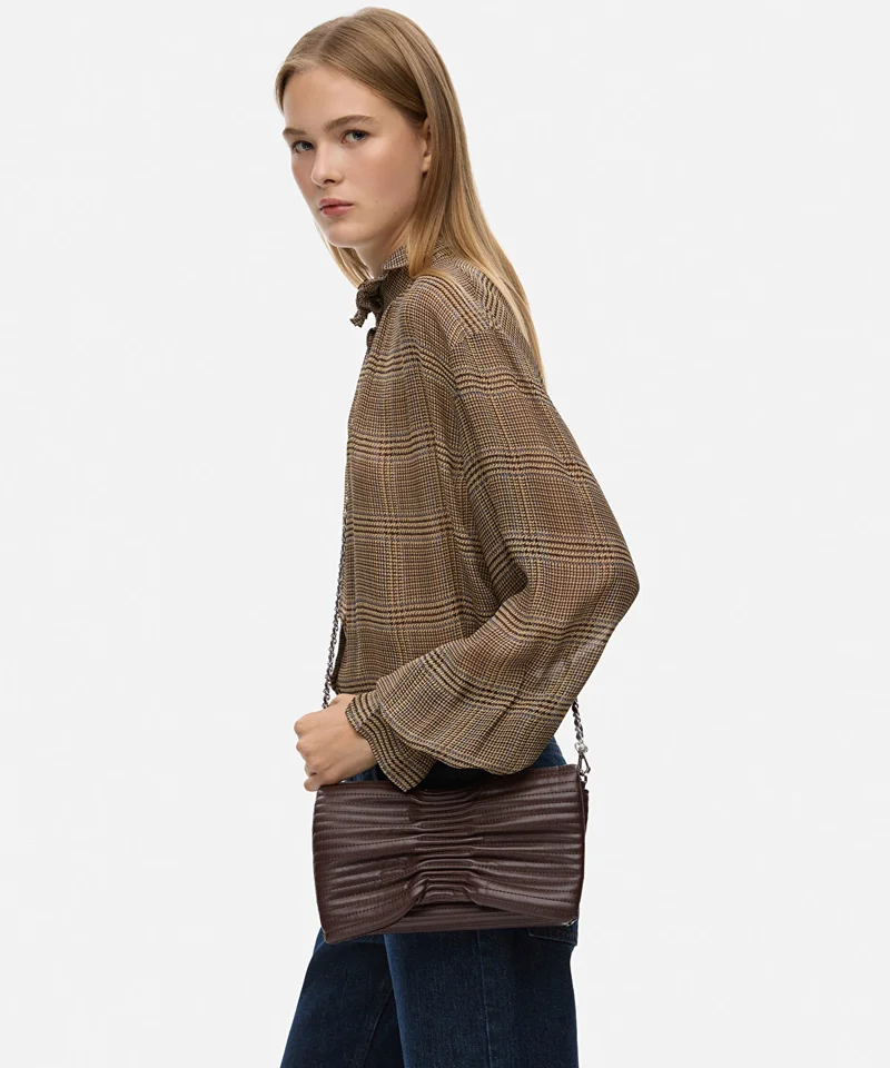 ابيكول Textured Chain-Strap Clutch